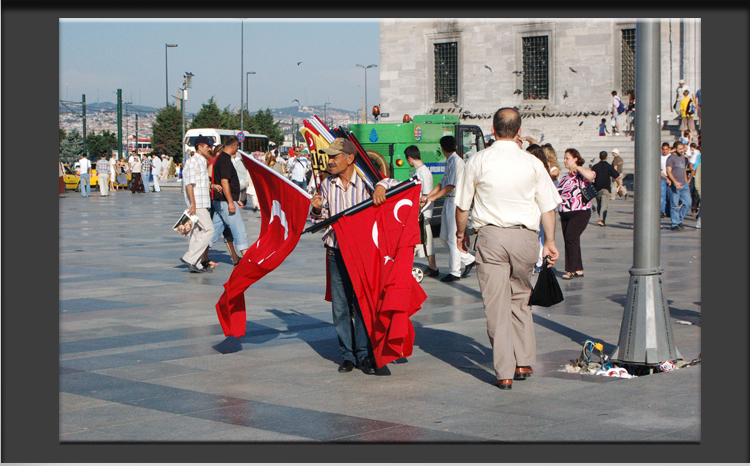 Yeni Cami Square in Eminönü