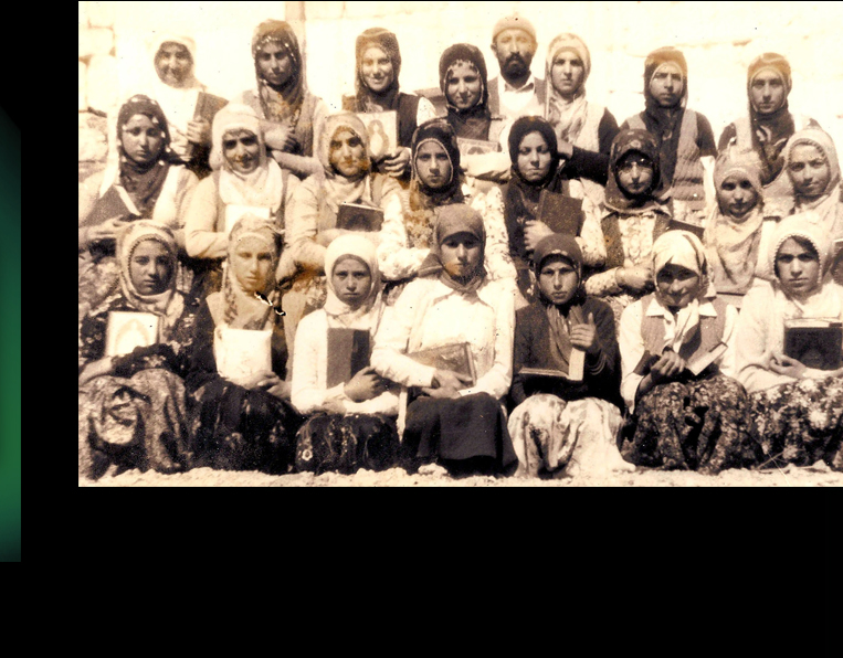 Girls Koran School with their teacher appr. 1970 / Koranschule für Mädchen ca. 1970